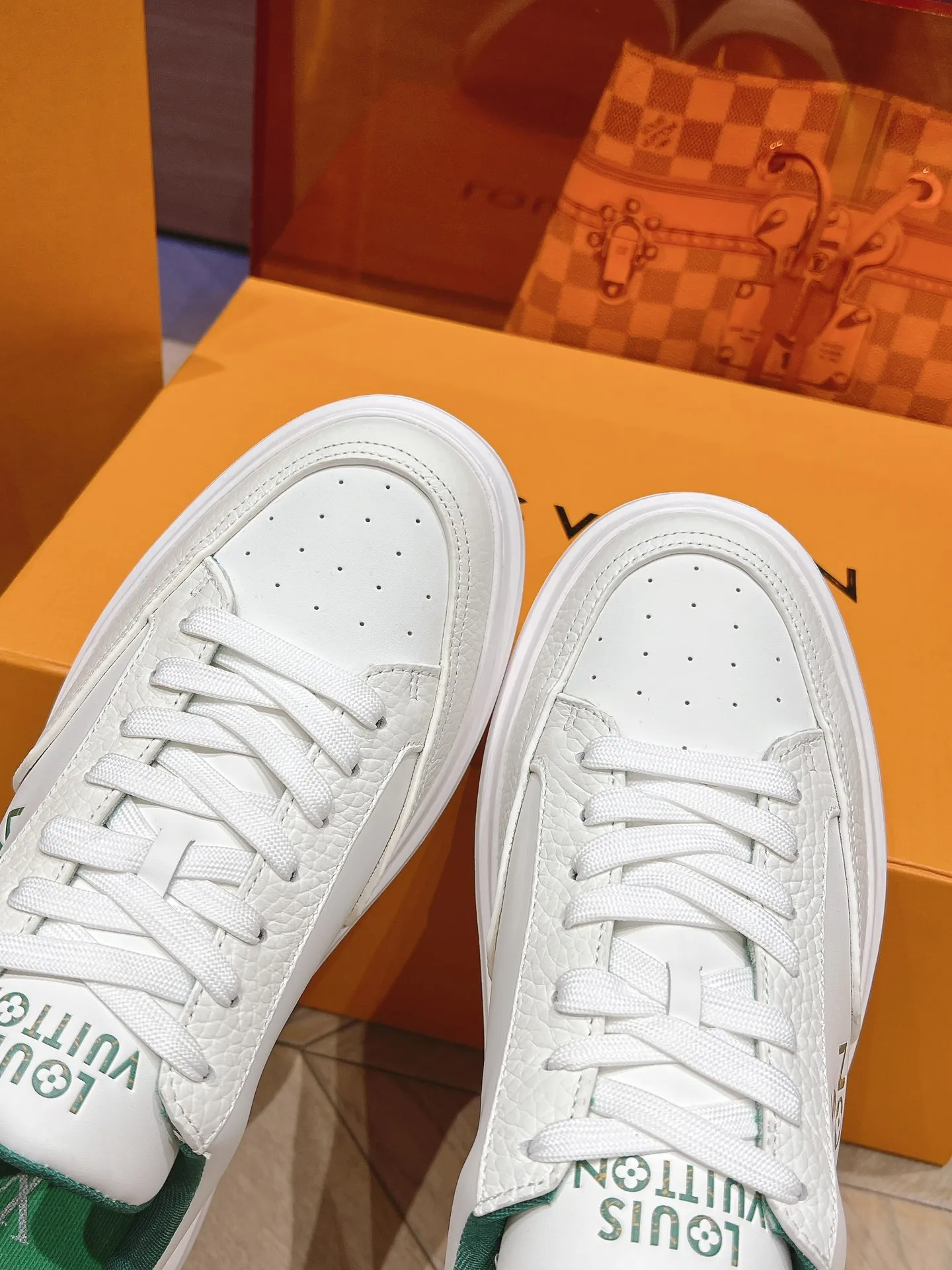 👟👟Ex-factory price 680👟👟 LV 2024 new height-increasing white shoes, color matching and leather craftsmanship, 3D logo embossing technology on the heel to increase the three-dimensional effect, pebbled cowhide, PU foam outsole! Super lightweight! Your feet won’t get tired from walking.  Code number: 37-45